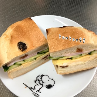 食パン端でハム卵きゅうり入りサンドイッチ☆